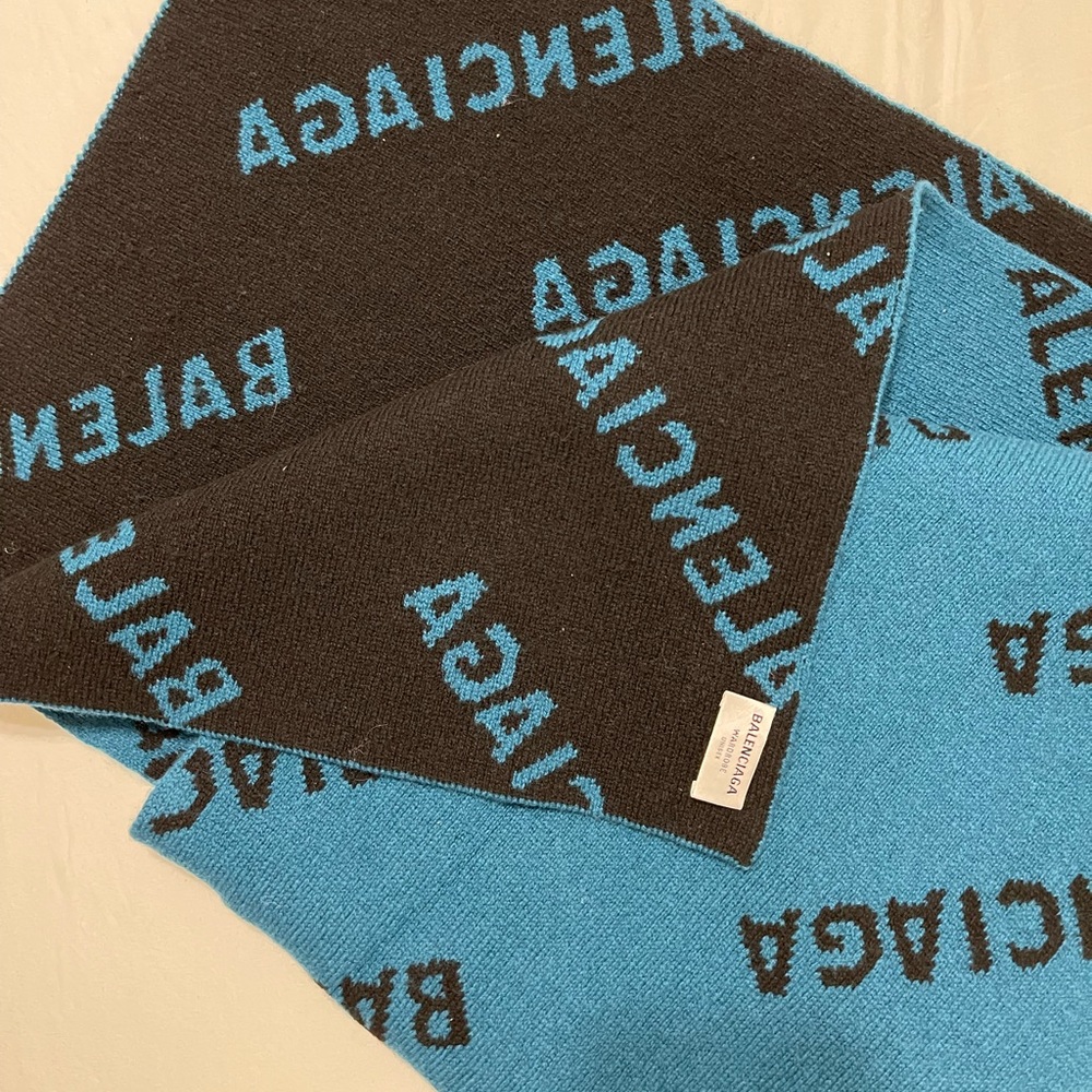 Balenciaga Logo Scarf UNISEX - Picture 4 of 4